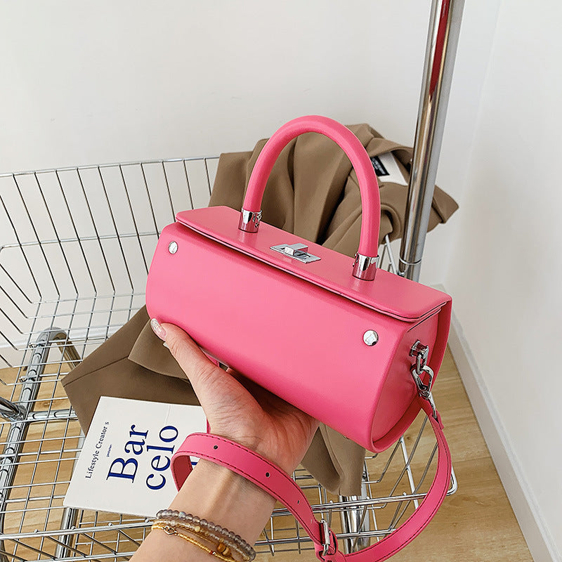 High-end temperament portable small square bag female 2023 new spring and summer Messenger bag Niche ins shoulder bag