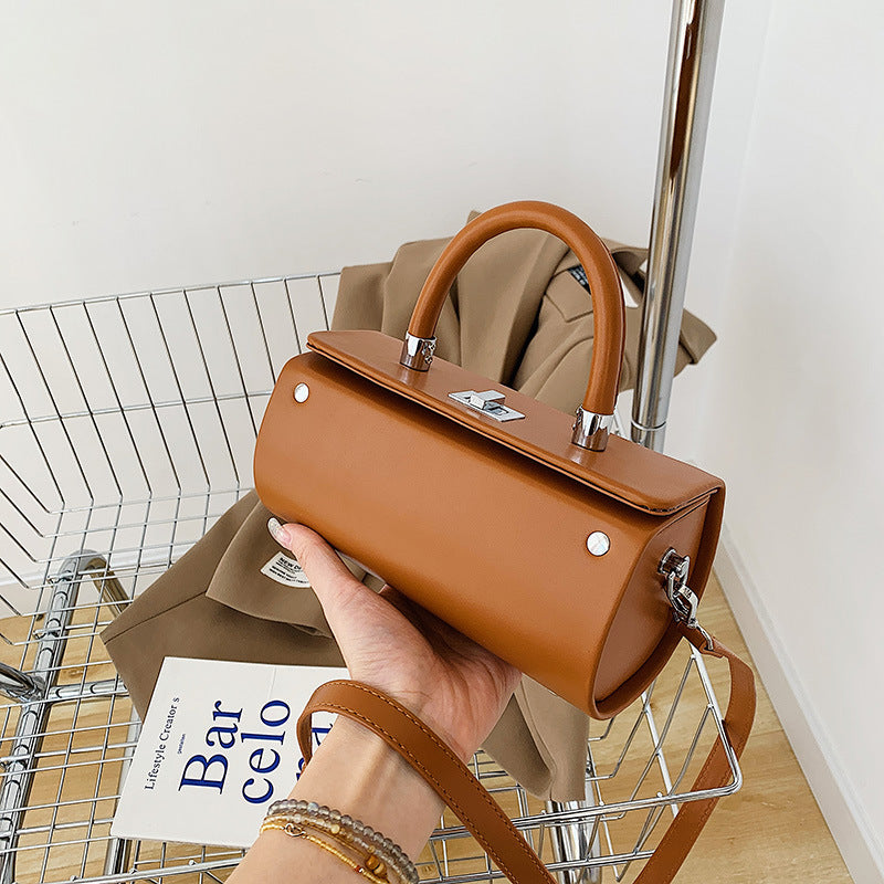 High-end temperament portable small square bag female 2023 new spring and summer Messenger bag Niche ins shoulder bag