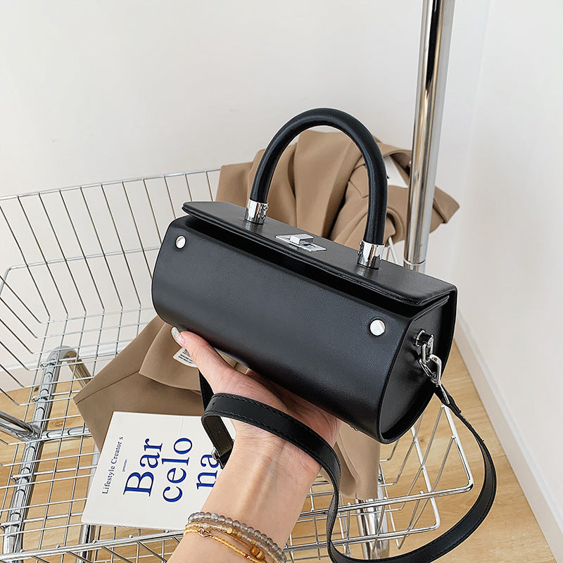 High-end temperament portable small square bag female 2023 new spring and summer Messenger bag Niche ins shoulder bag