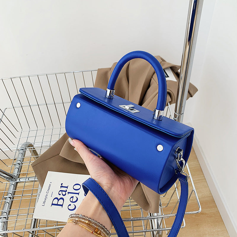 High-end temperament portable small square bag female 2023 new spring and summer Messenger bag Niche ins shoulder bag