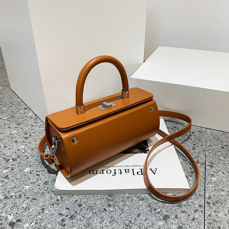 High-end temperament portable small square bag female 2023 new spring and summer Messenger bag Niche ins shoulder bag