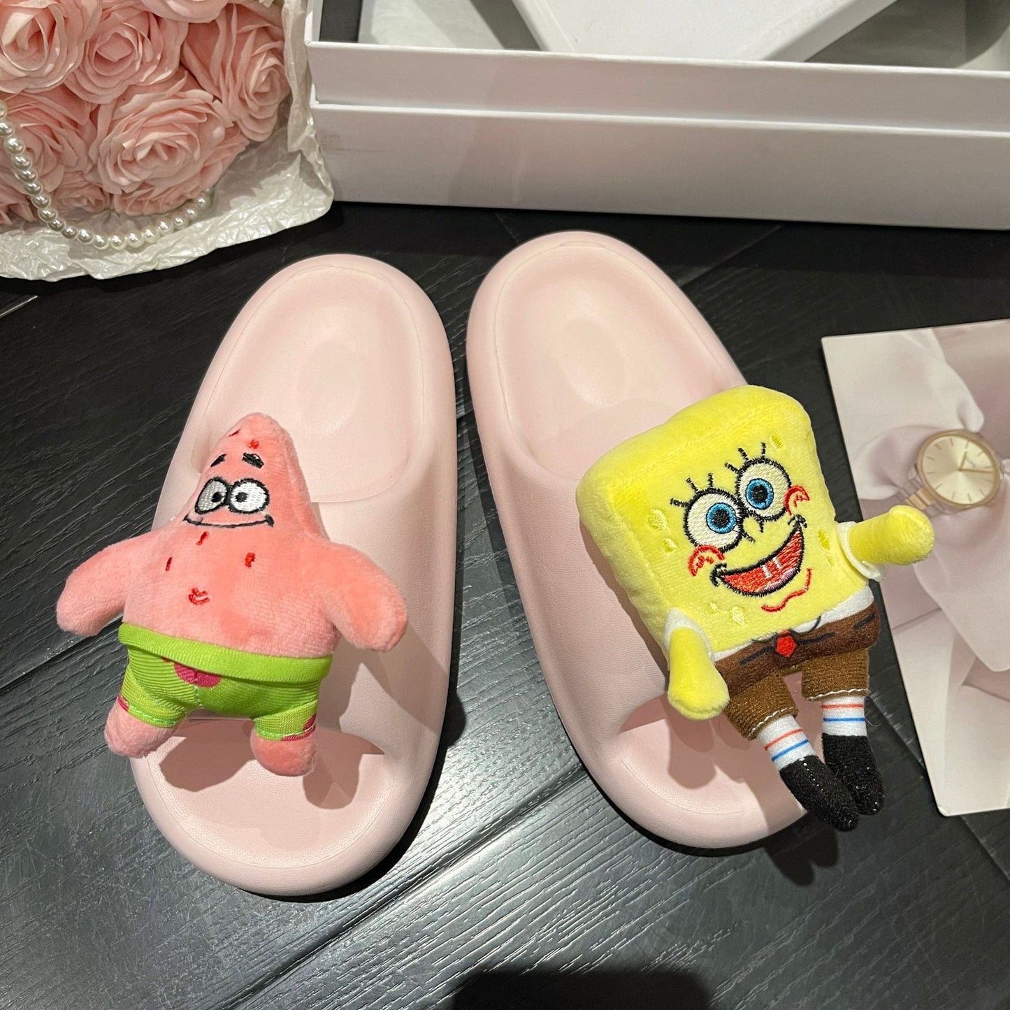 The new net red cartoon slippers female thick bottom stepping on shit feeling EVA sponge cake bottom fashion ins flip flops to wear sandals and slippers