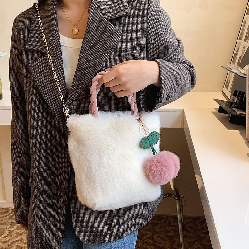 Cherry plush woven handbag new sweet chain crossbody bag Korean version of the new furry crossbody bag