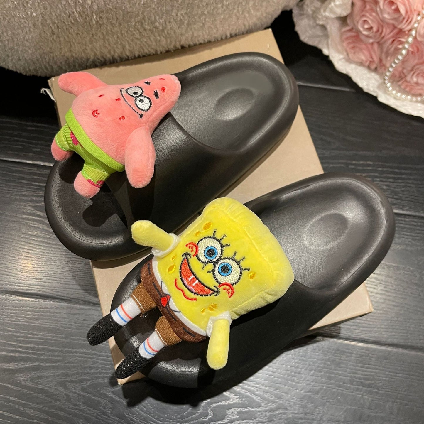 The new net red cartoon slippers female thick bottom stepping on shit feeling EVA sponge cake bottom fashion ins flip flops to wear sandals and slippers